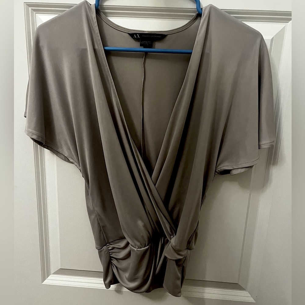 Short-sleeve dress shirt